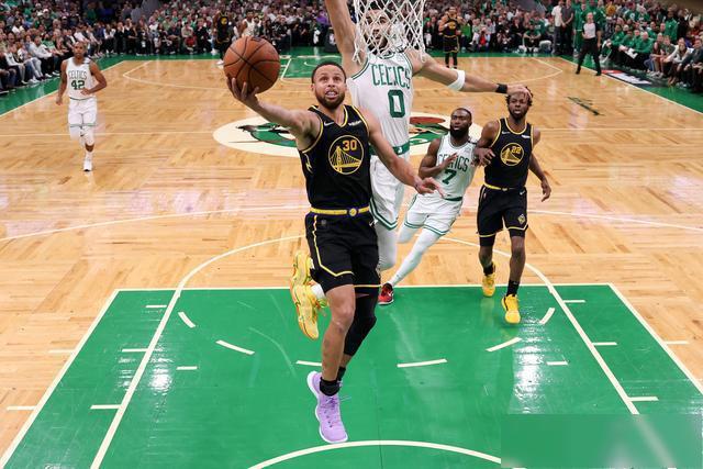 西甲-罗克处子球制胜 巴塞罗那1-0奥萨苏纳